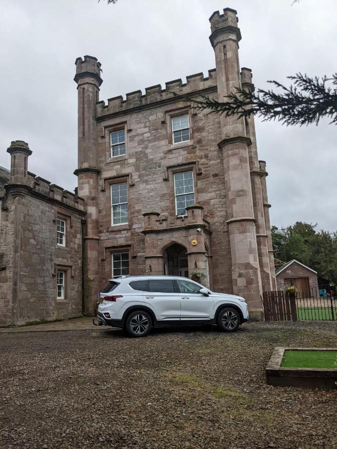 Langhouse Castle Bed And Breakfast Inverkip Esterno foto